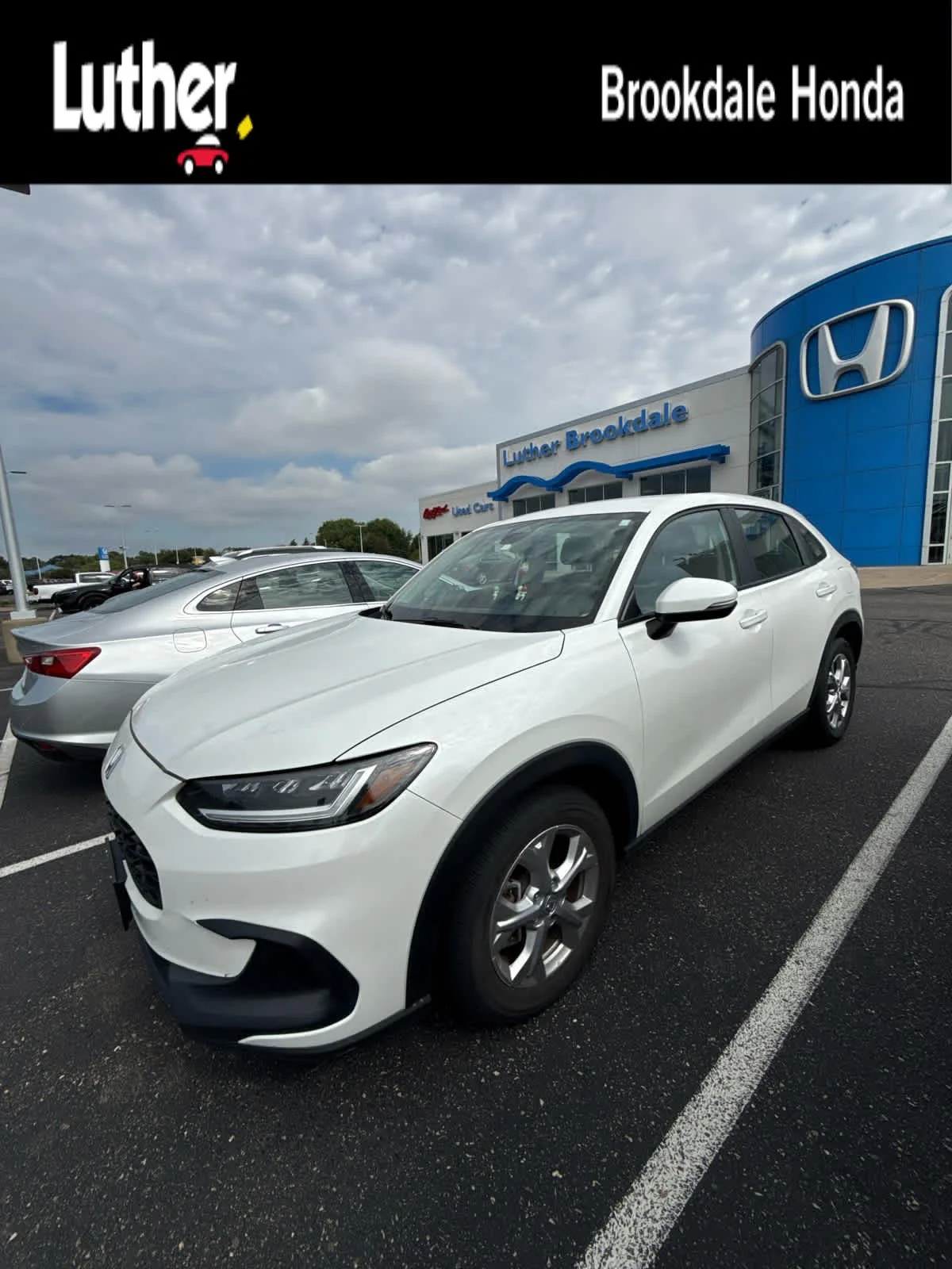 Used 2024 Platinum White Pearl Honda LX image 1