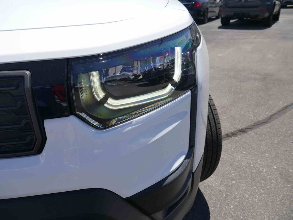New 2026 Bright White Clear-Coat Exterior Paint Jeep Limited image 20