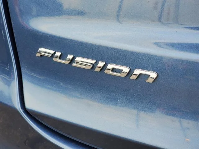 Used 2019 Blue Metallic Ford SE image 27