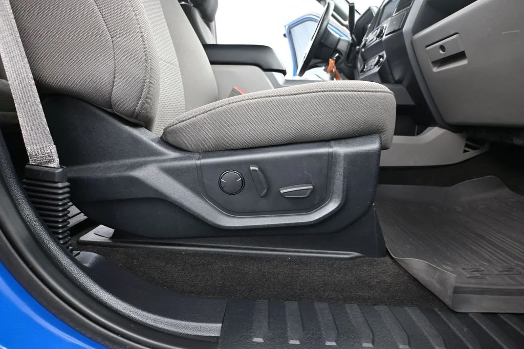 Used 2020 Blue Ford XLT image 47