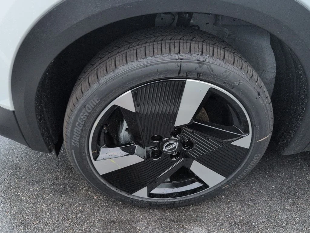New 2025 Aspen White TriCoat Nissan SR image 5