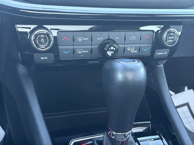 Used 2022 White Jeep Trailhawk image 21