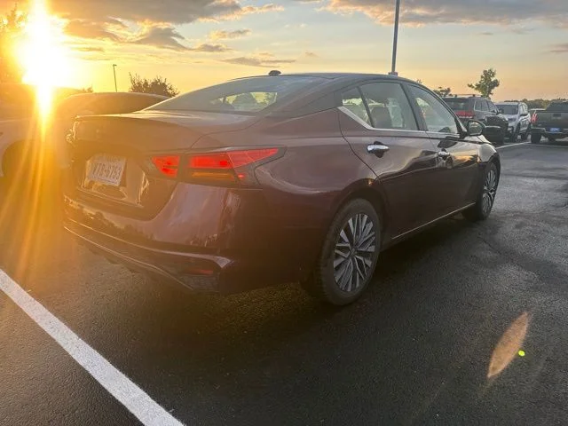 Used 2025 Red Nissan 2.5 SV image 6