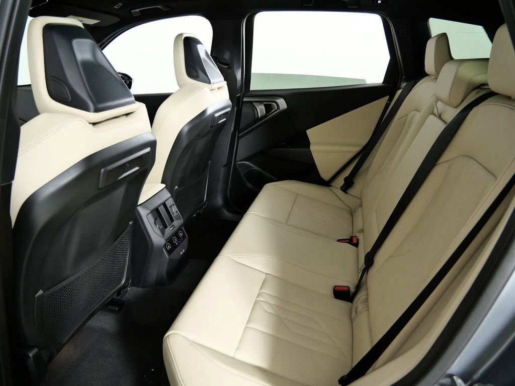 Used 2026 Skyscraper Grey Metallic BMW 30 xDrive image 31