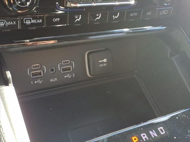 New 2025 Bright White Clear-Coat Exterior Paint Jeep Laredo image 33