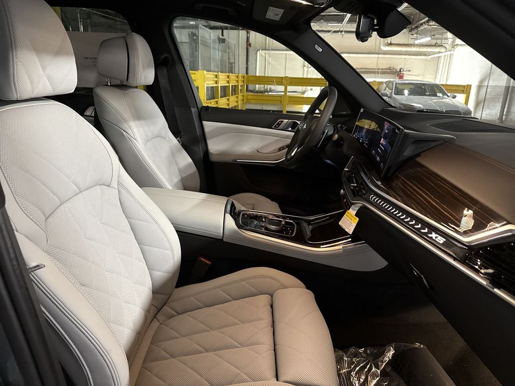 New 2026 Gray Metallic BMW xDrive40i image 25
