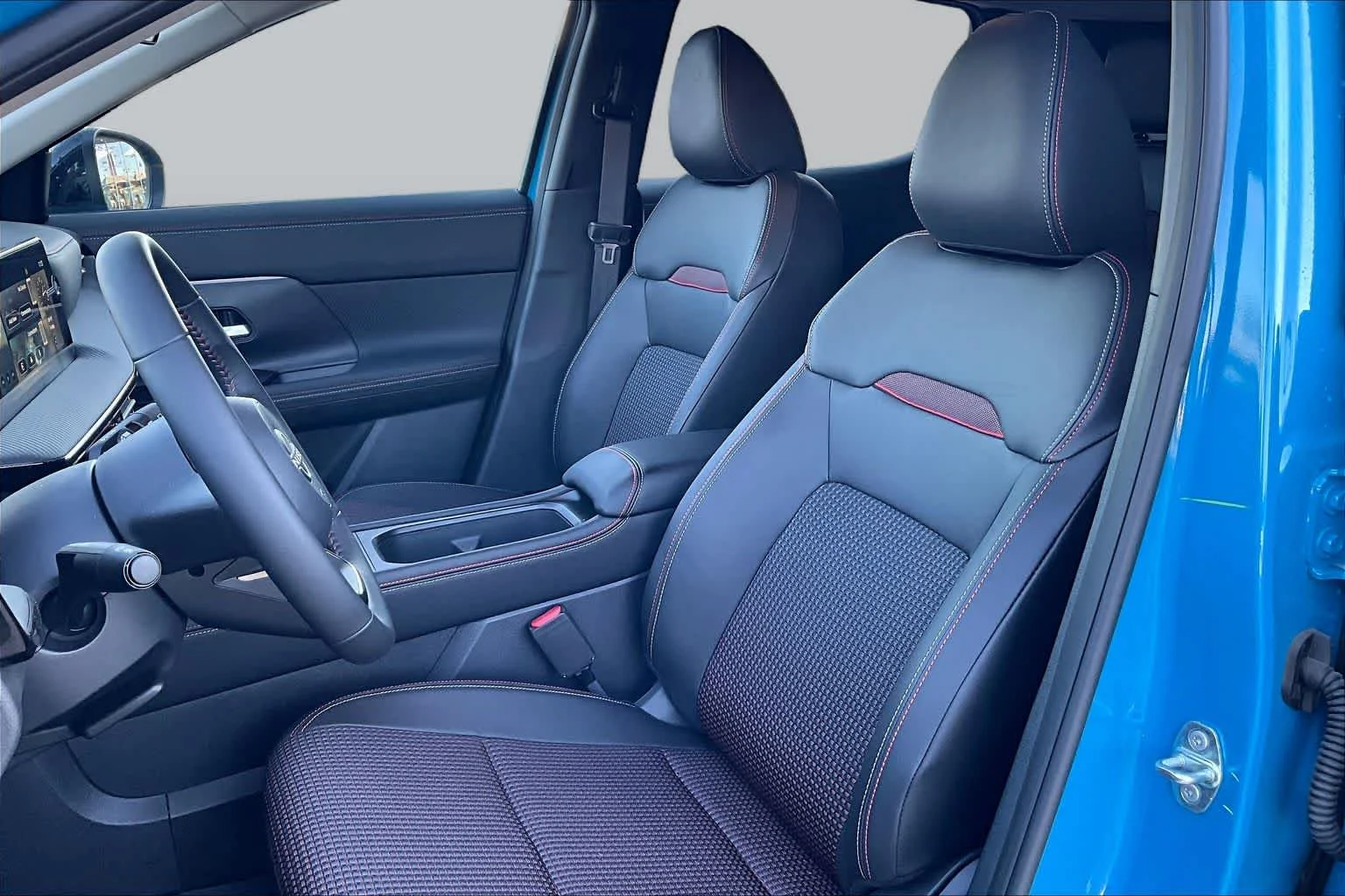 2025 Nissan Kicks SR - Photo 9
