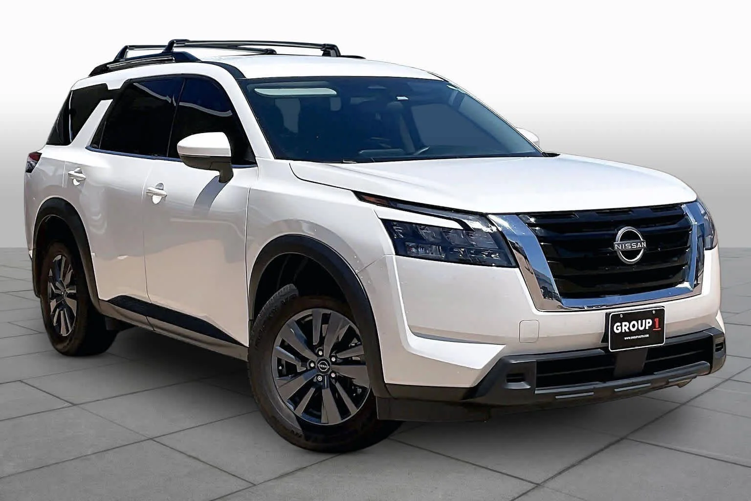 Used 2024 Pearl White Tricoat Nissan SV image 3