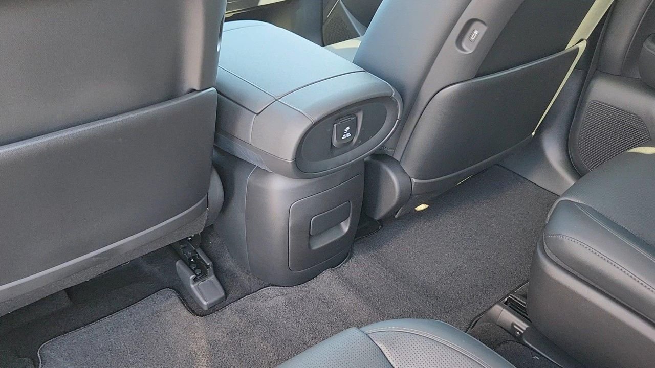 New 2027 Abyss Black Pearl Hyundai Limited 7P image 17