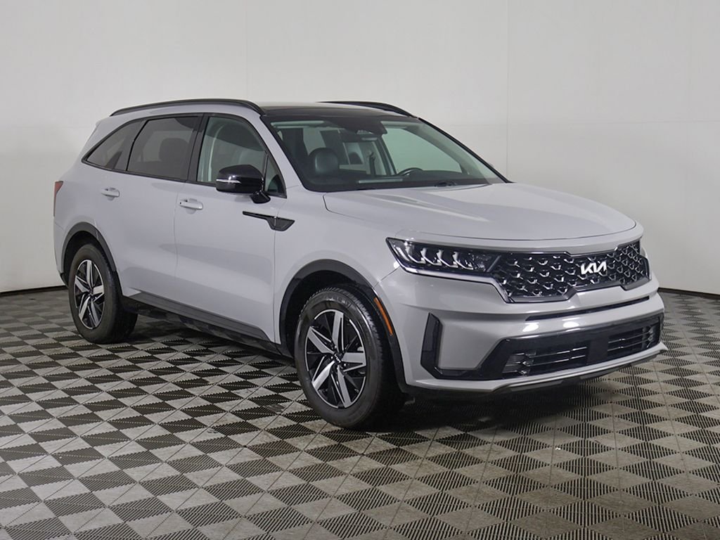 Used 2022 Kia Sorento EX with VIN 5XYRH4LF4NG147799 for sale in Cleveland Heights, OH