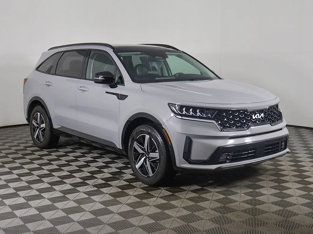 Used 2022 Kia Sorento EX with VIN 5XYRH4LF4NG147799 for sale in Cleveland Heights, OH