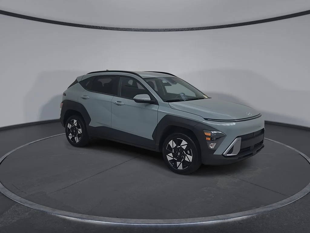 Used 2025 Green Hyundai SEL image 3