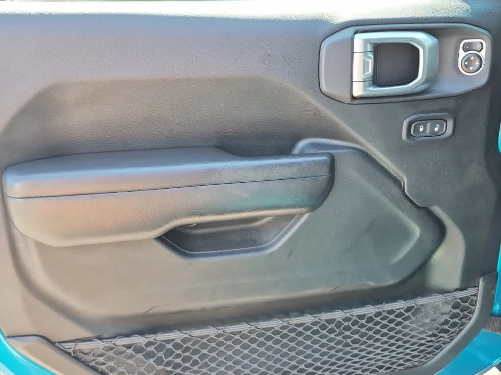 Used 2019 Bikini Pearlcoat Jeep Sport S image 7