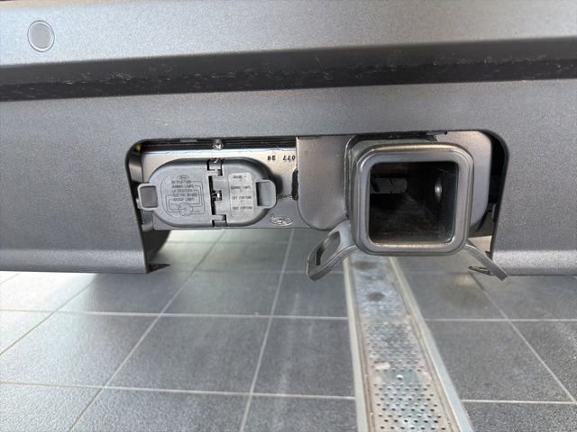 New 2026 Carbonized Gray Metallic Ford XLT image 7