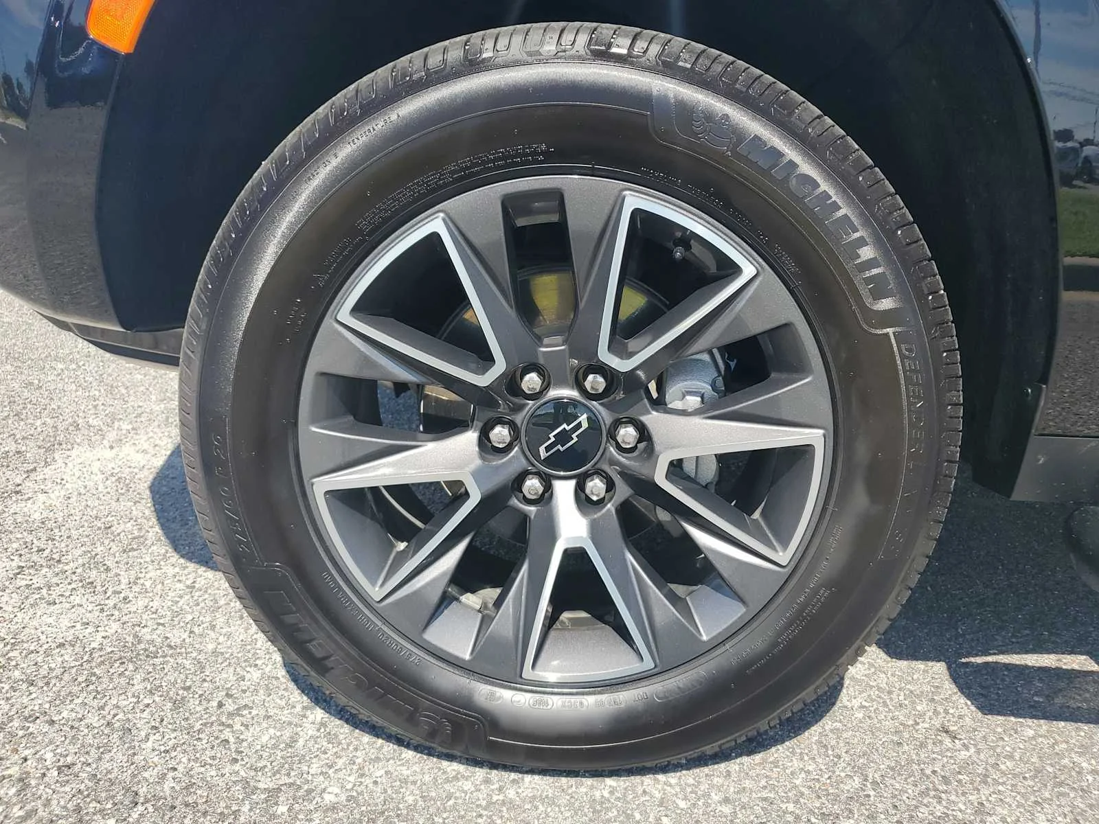 Used 2023 Black Chevrolet Z71 image 10