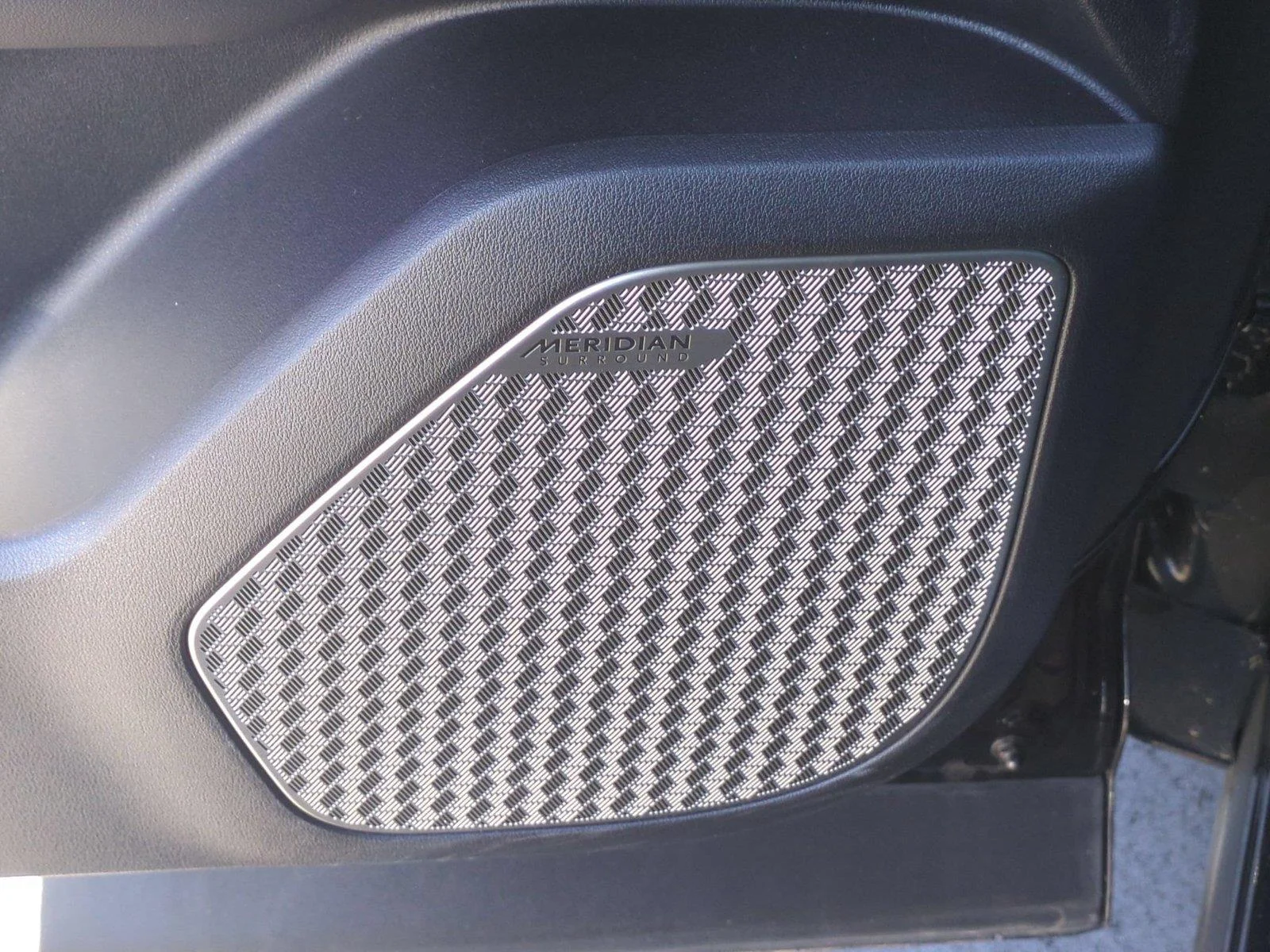 Used 2027 EBONY BLACK KIA  image 16