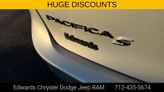 2026 Chrysler Pacifica Select - Photo 12