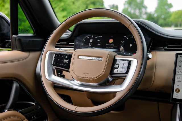 Used 2025 Gray Land Rover Autobiography image 21