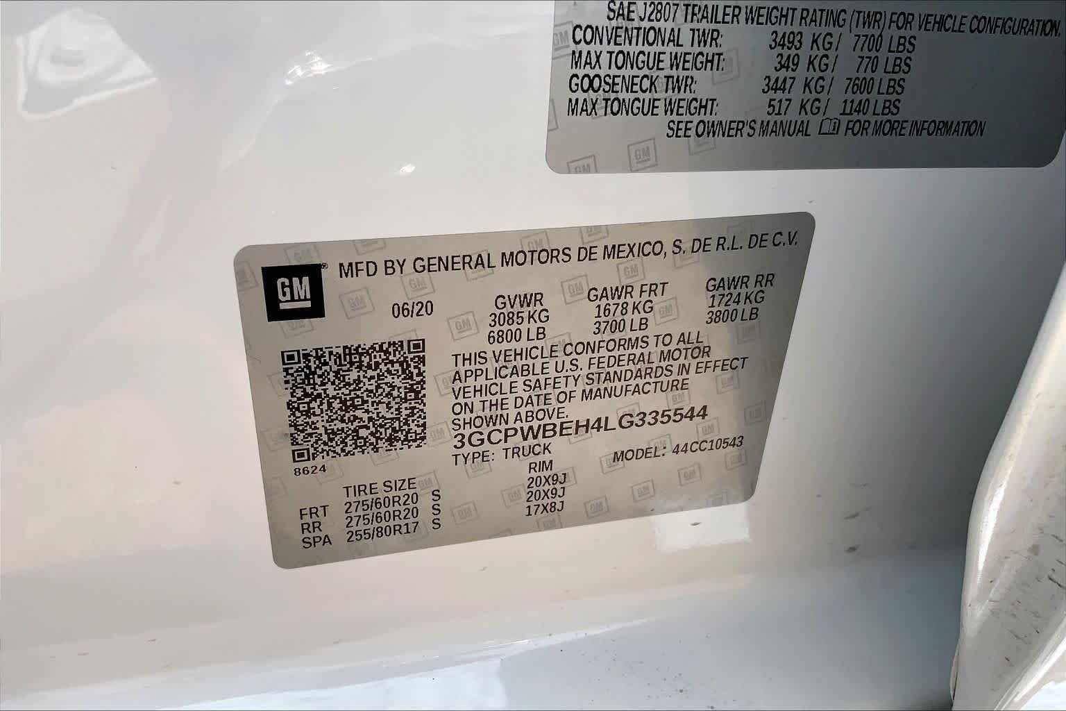 Used 2020 Summit White Chevrolet Custom image 32