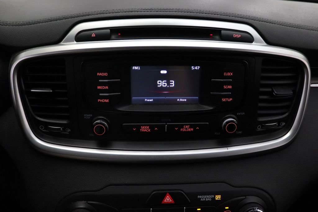 Used 2017 White Kia LX image 21