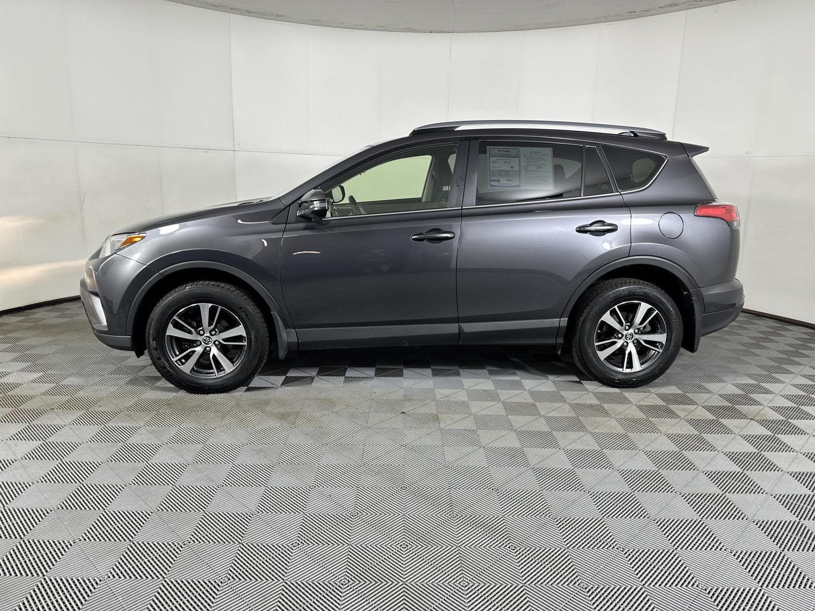 Used 2018 Magnetic Gray Metallic Toyota XLE image 3