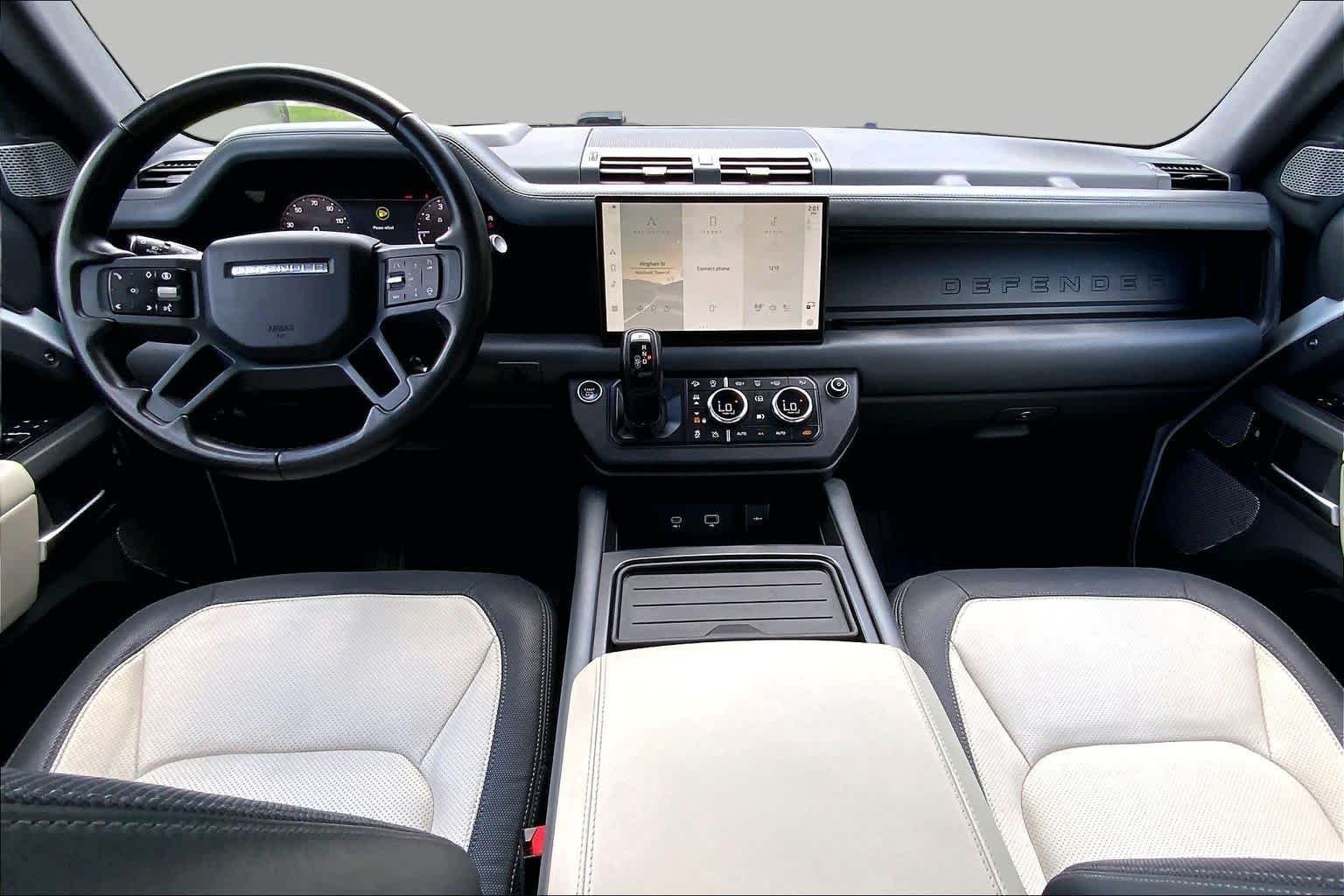 Used 2024 Fuji White Land Rover X-Dynamic SE image 14