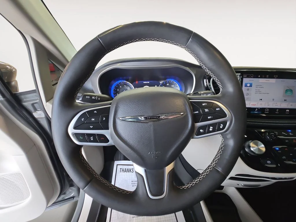 Used 2023 White Chrysler Touring L image 13