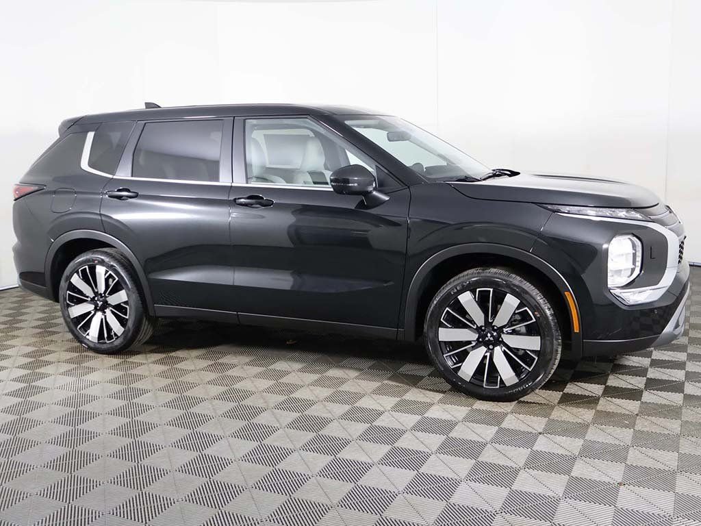2025 Mitsubishi Outlander SE - Photo 20