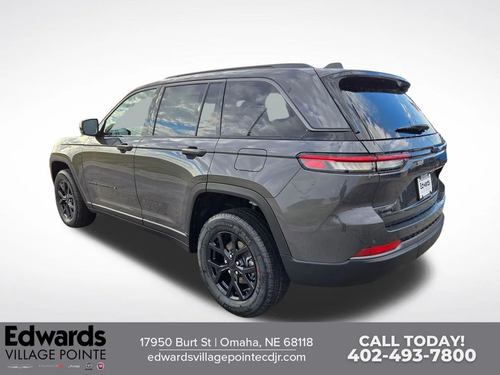New 2026 Baltic Gray Metallic Clear-Coat Exterior Paint Jeep Laredo Altitude image 5