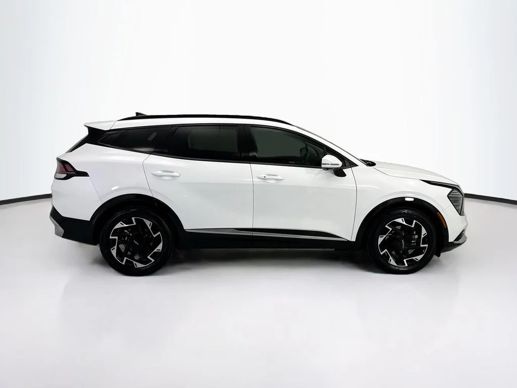 Used 2023 White Kia SX-Prestige image 4