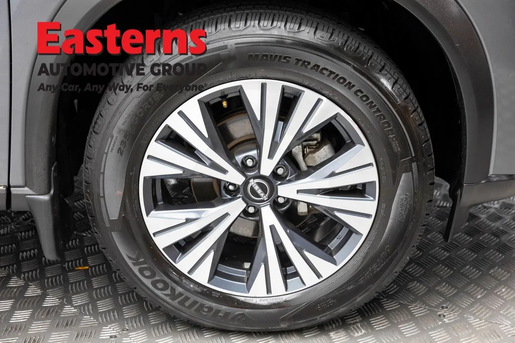 Used 2023 Gray Nissan SV image 31
