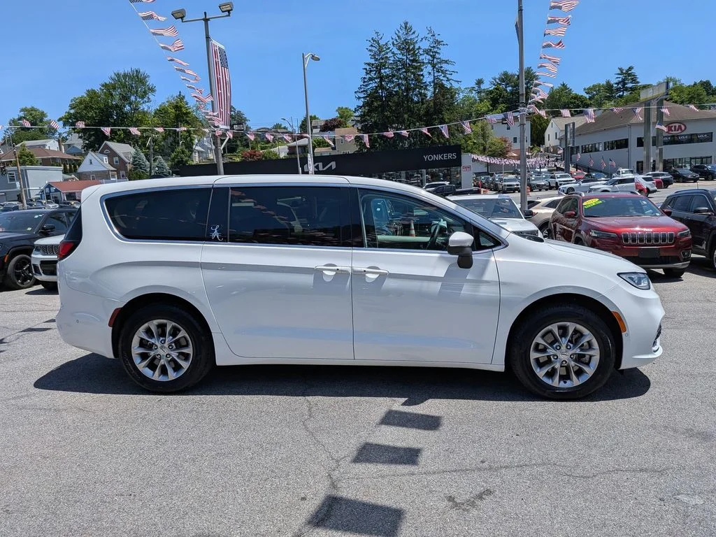 Used 2023 White Chrysler Touring L image 5