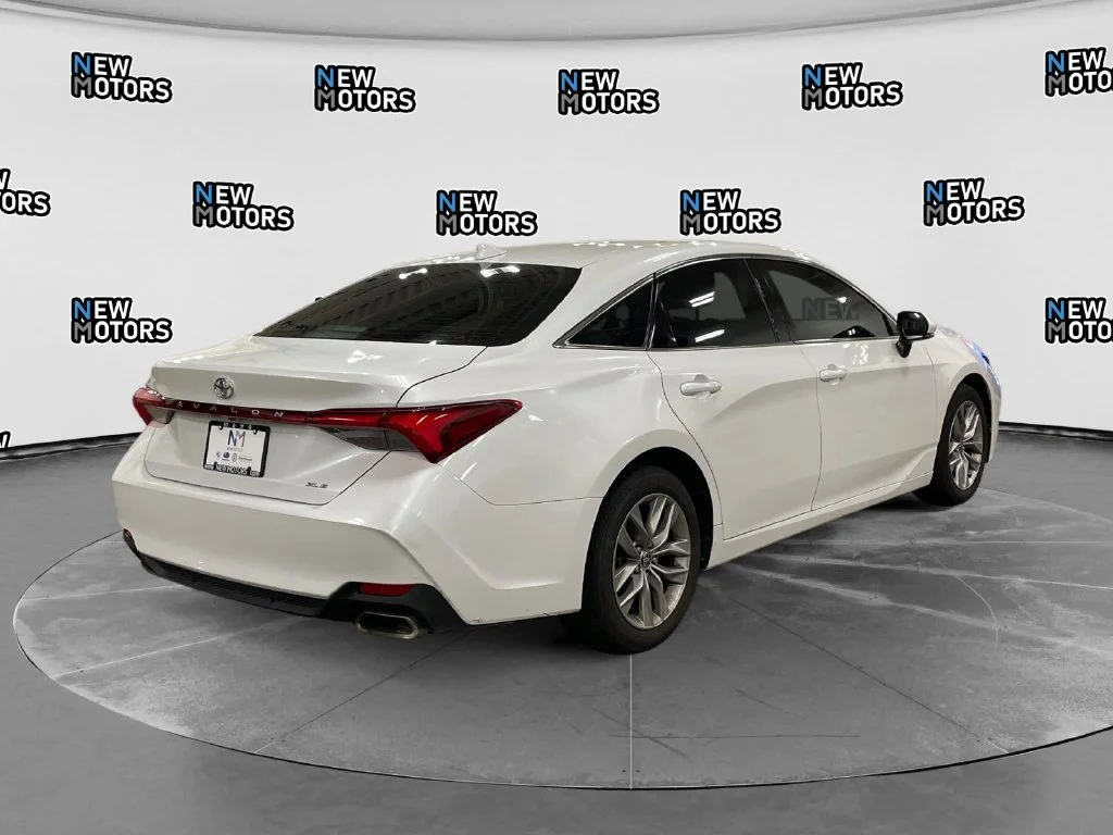 Used 2021 Pearl Toyota XLE image 5