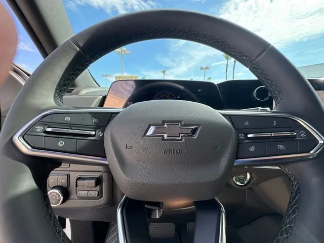 New 2026 White Chevrolet Z71 image 25
