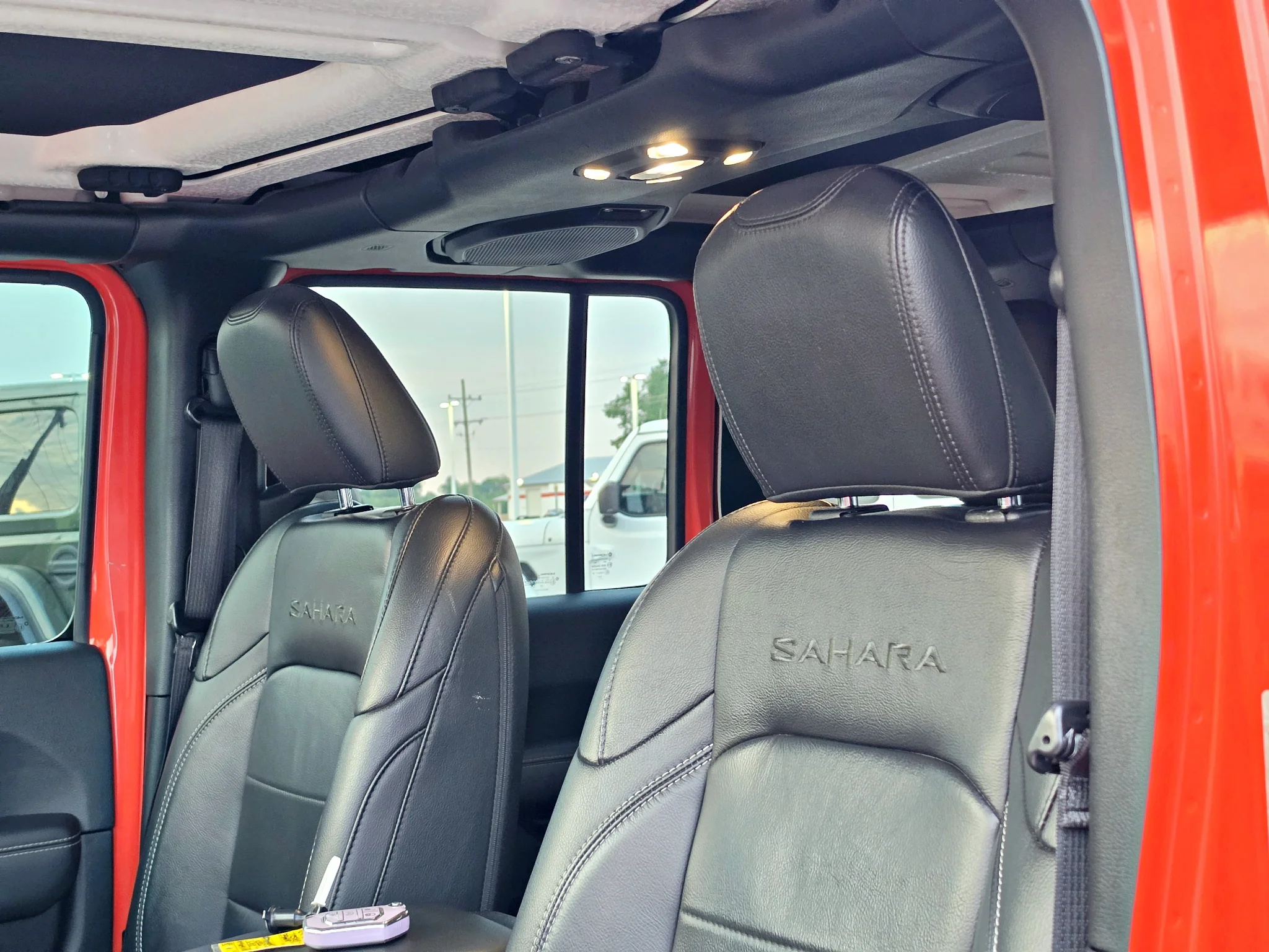 Used 2019 Punkn Metallic Clearcoat Jeep Sahara image 21