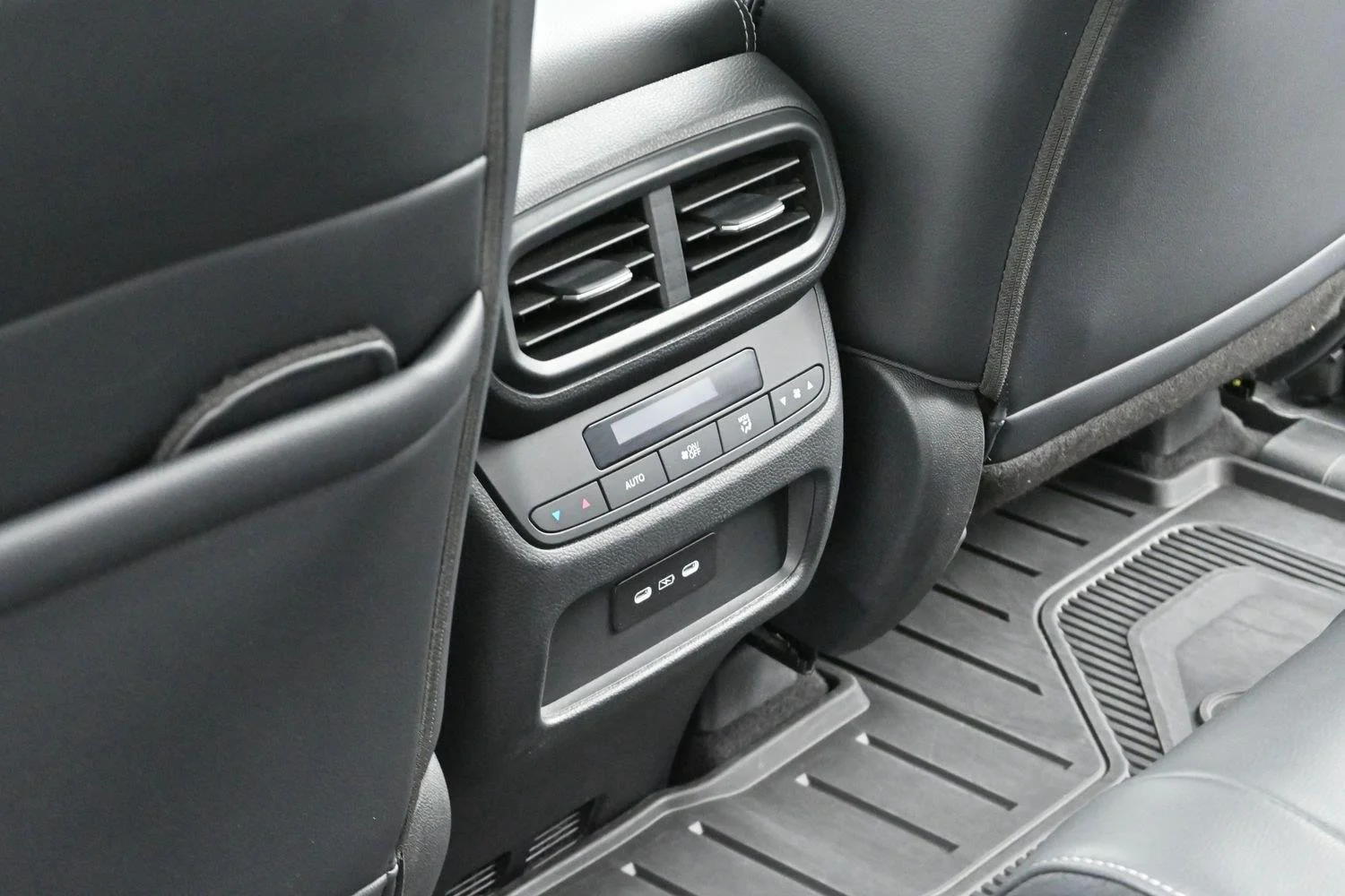 Used 2024 Modern Steel Metallic Honda Touring image 31