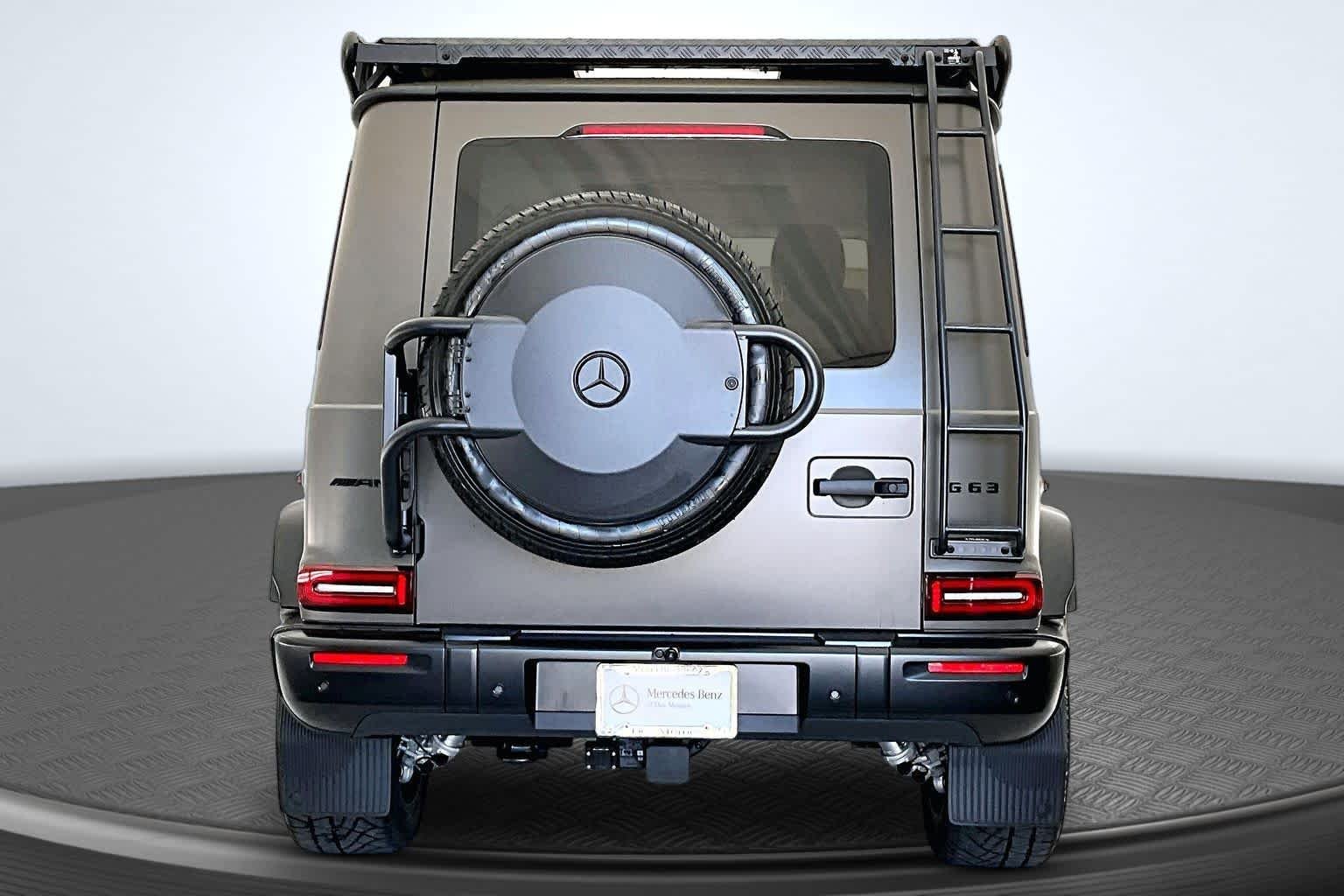 New 2027 MANUFAKTUR Dark Olive Green Magno Mercedes-Benz AMG® G 63 SUV image 5