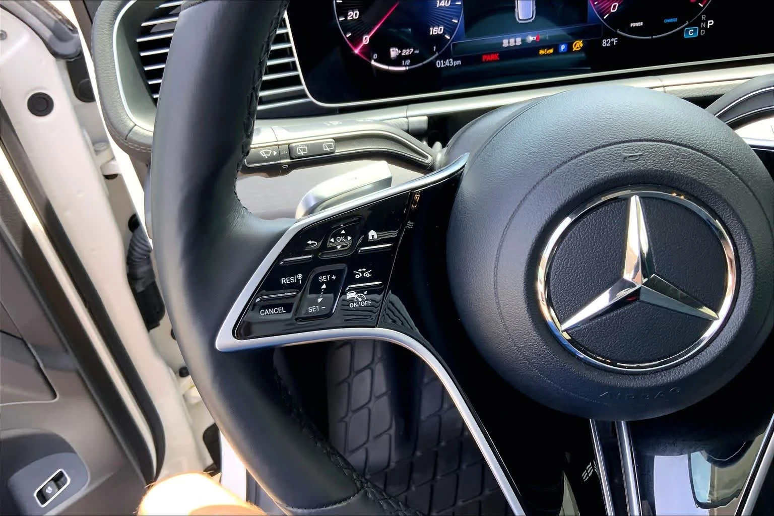 Used 2024 Polar White Mercedes-Benz GLE 350 image 22
