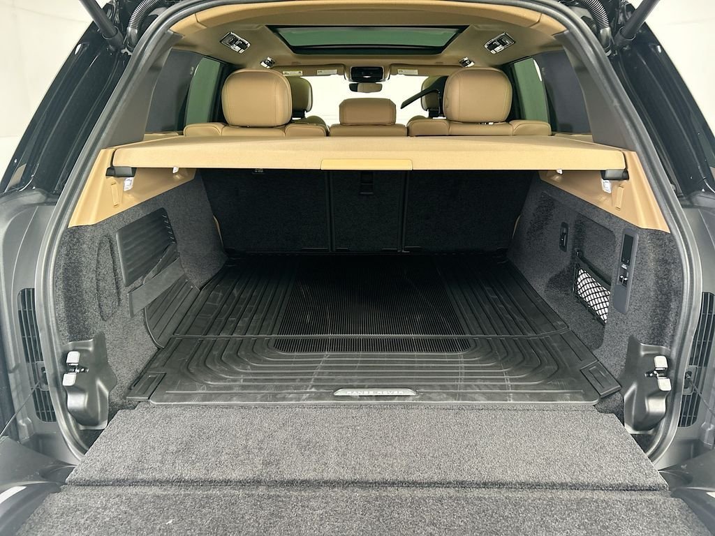 New 2026 Santorini Black Land Rover SE image 27