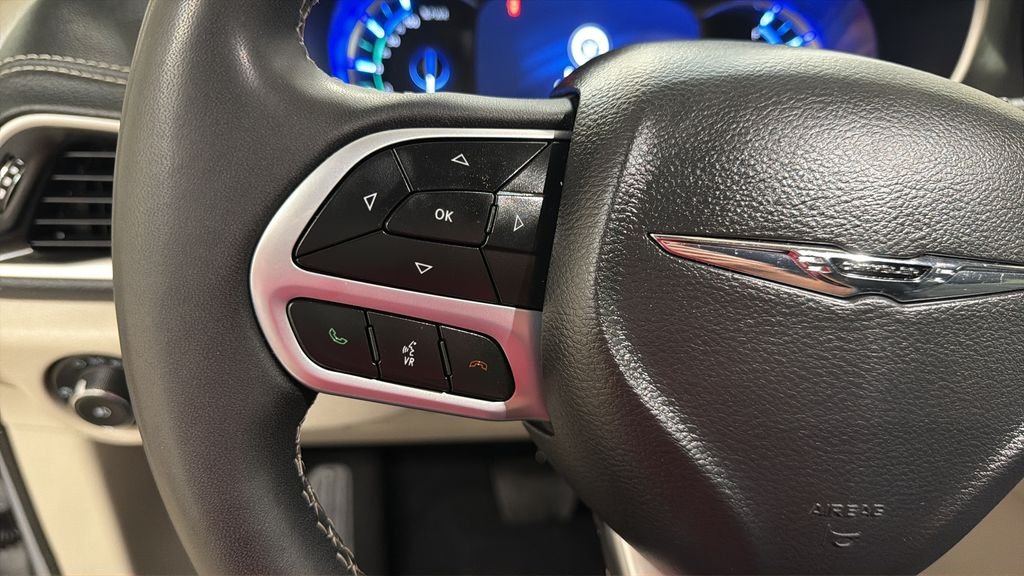 Used 2023 Silver Chrysler Touring L image 19