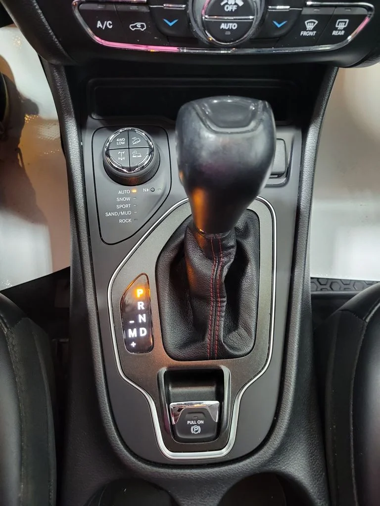 Used 2022 White Jeep Trailhawk image 42