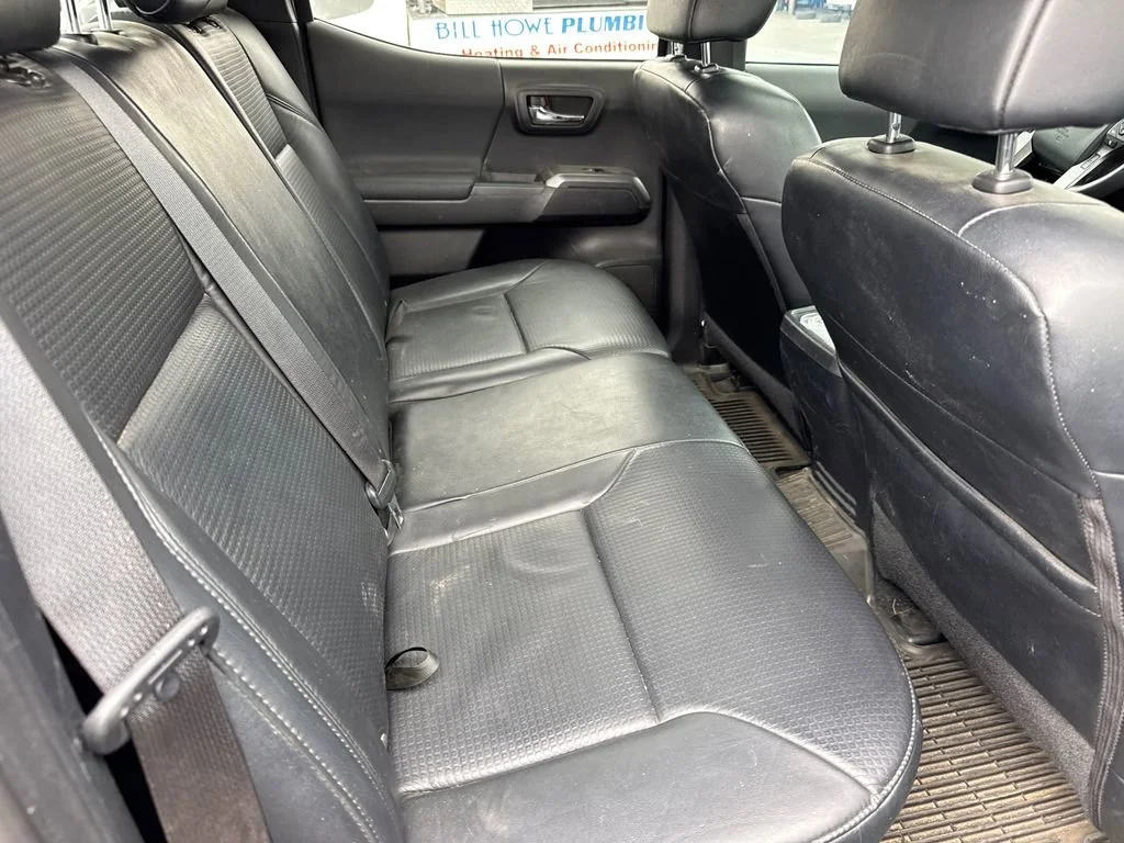 Used 2019  Toyota SR image 13