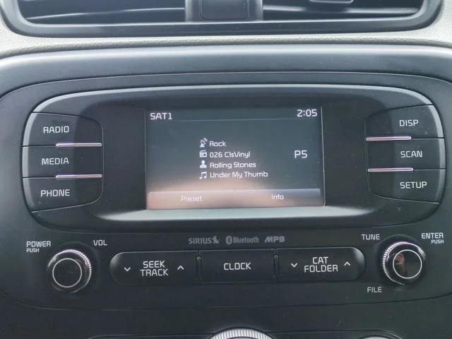 Used 2016 Black Kia Base image 17