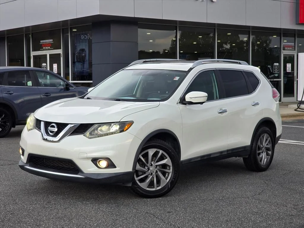 Used 2015 White Nissan SL image 2