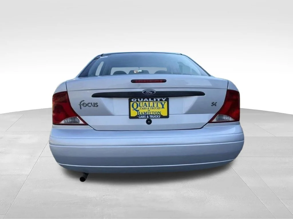 Used 2002 Silver Ford SE Base image 4