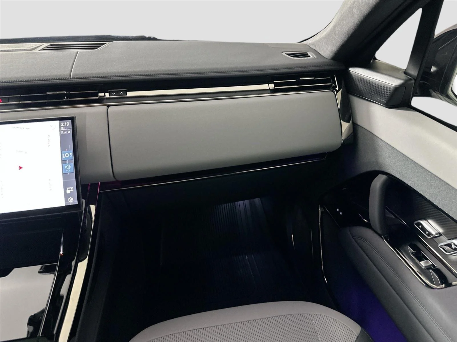 Used 2025 Blue (Dark) Land Rover SV Edition Two image 27