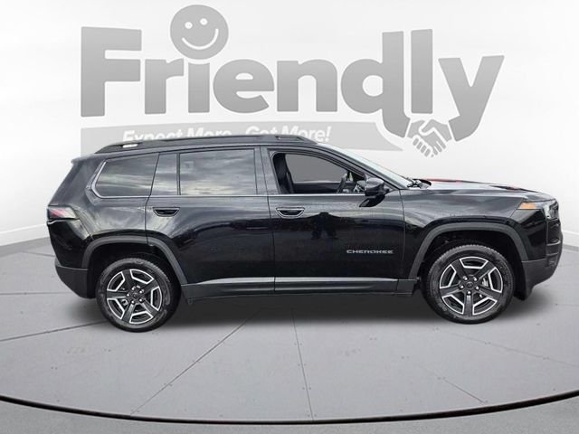 New 2026 Diamond Black Crystal Pearl-Coat Exterior Paint Jeep Laredo image 4