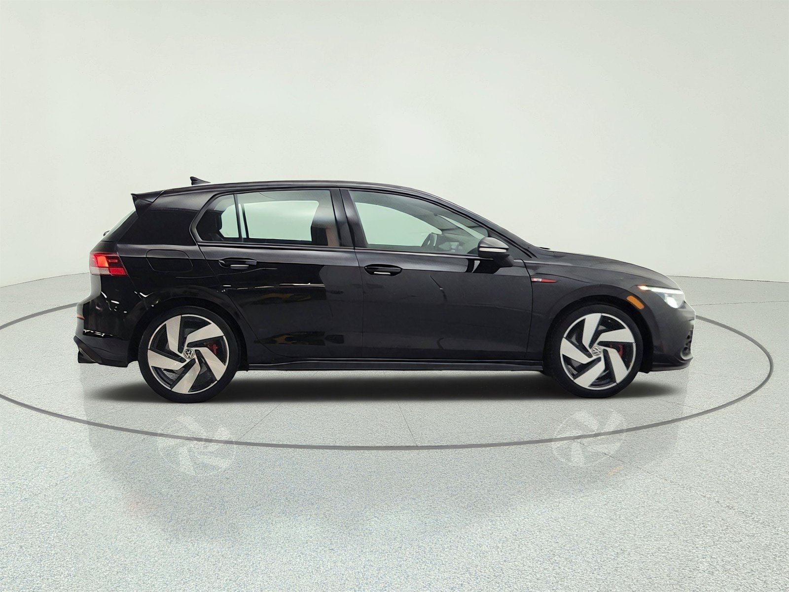 Used 2022 Deep Black Pearl Volkswagen 2.0T SE DSG image 4
