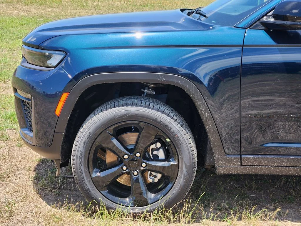 New 2026 Fathom Blue Pearl-Coat Exterior Paint Jeep Limited image 6