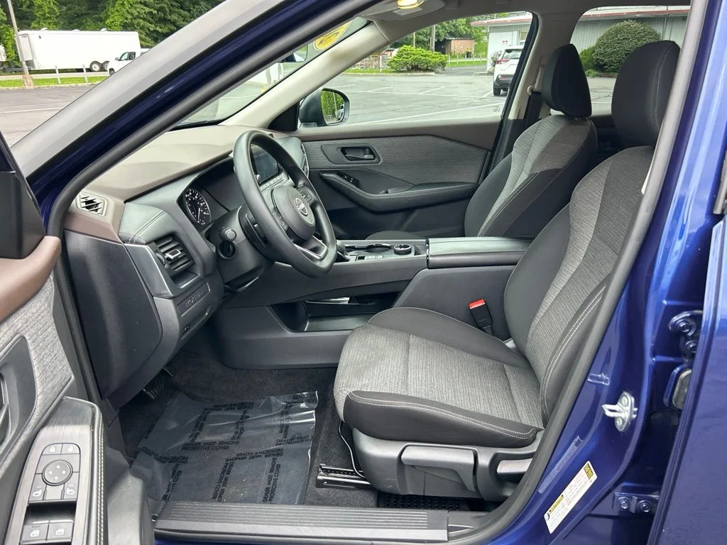 Used 2022 Blue Nissan S image 10